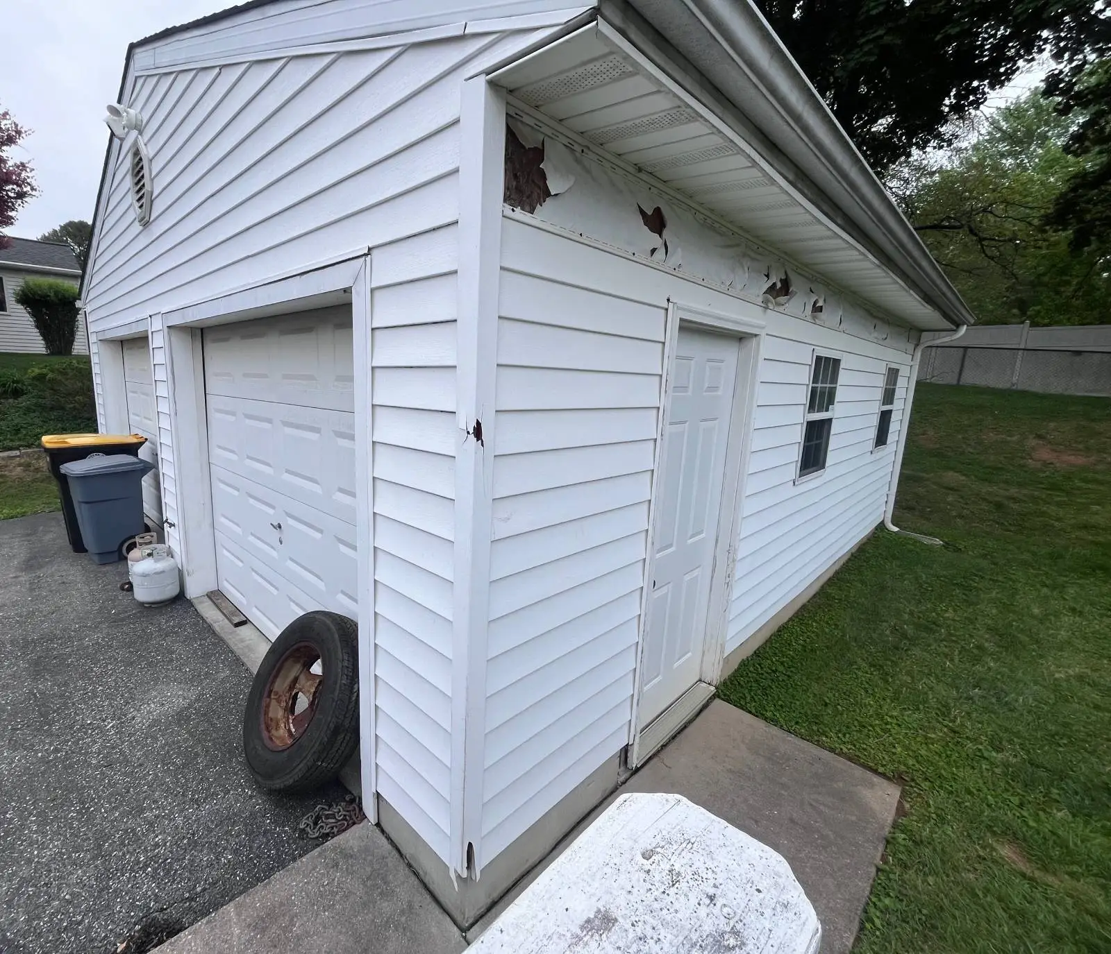 Robs Siding Garage Before Angle